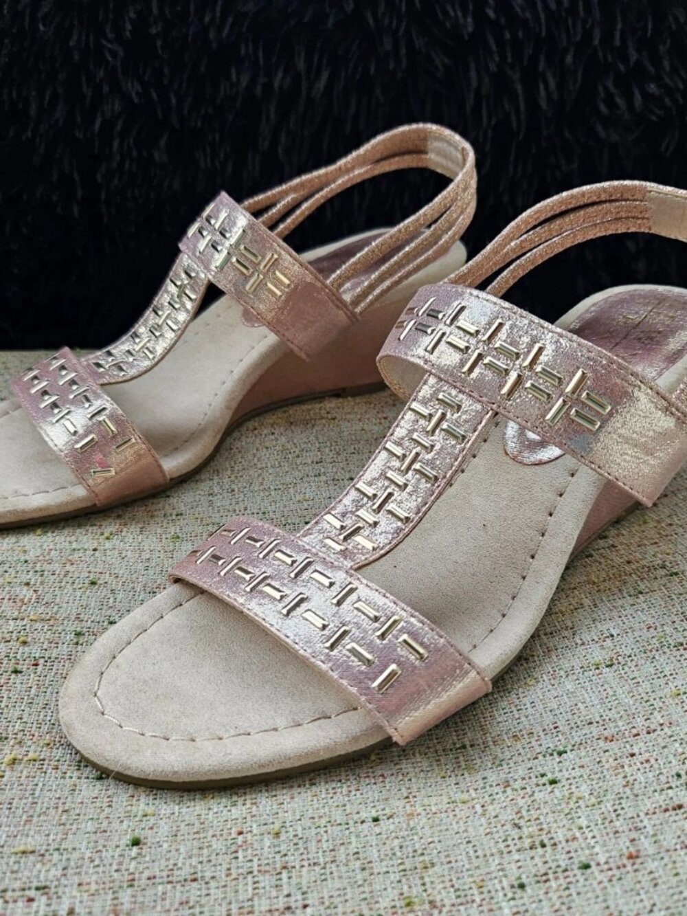 New York Transit Women Sandal Shoes Rose Gold Tone Strappy Heel Size 6.5M